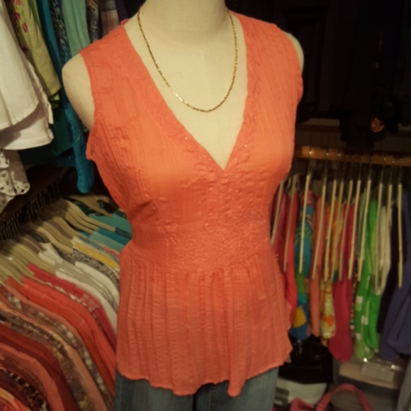 MYSTIQUE AURA PETITE ♡ Gorgeous Coral V Neck Embroidered Beaded Babydoll Top PS - Picture 1 of 14